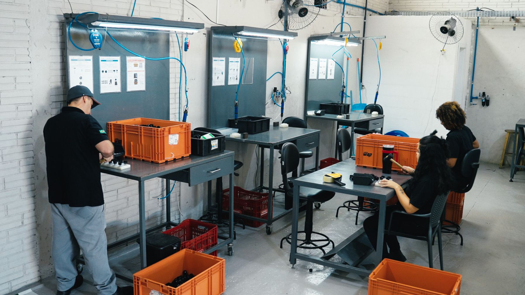 Acabamento e controle de peças injetadas